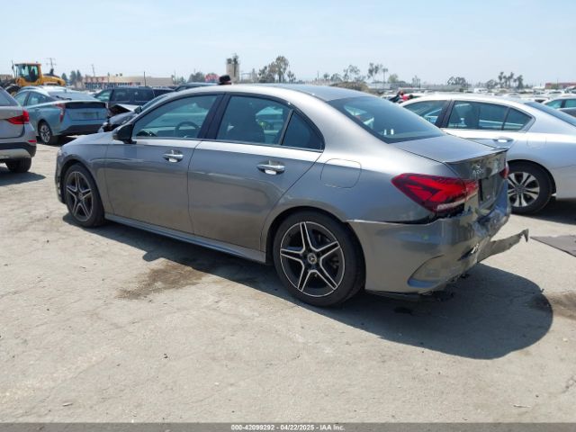 WDD3G4EB6KW002500 Mercedes-Benz A 220
