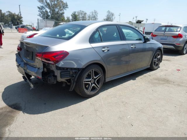 WDD3G4EB6KW002500 Mercedes-Benz A 220