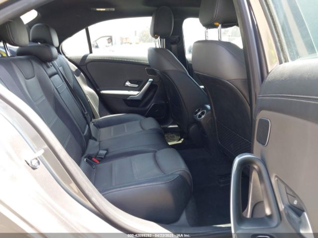 WDD3G4EB6KW002500 Mercedes-Benz A 220