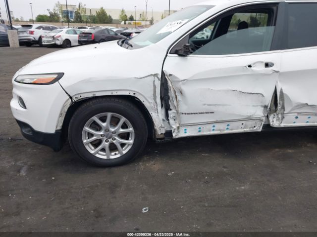1C4PJLCB0FW761871 Jeep Cherokee Latitude