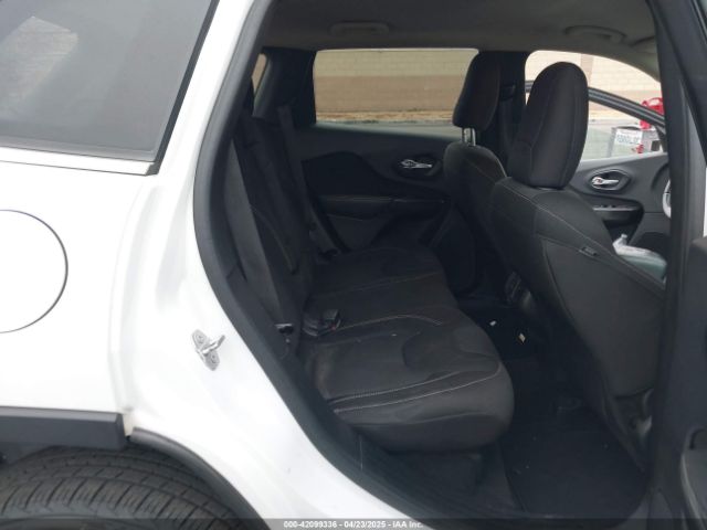 1C4PJLCB0FW761871 Jeep Cherokee Latitude