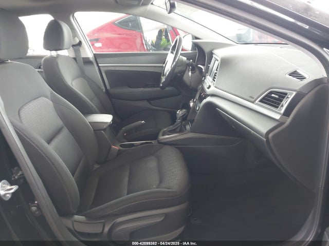 5NPD84LF4HH187873 Hyundai 2017