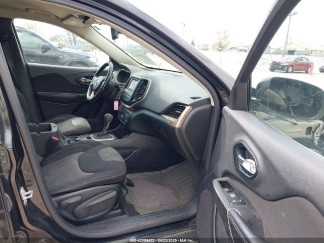 1C4PJLCB6EW186576 Jeep Cherokee Latitude