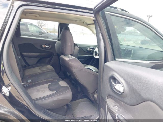 1C4PJLCB6EW186576 Jeep Cherokee Latitude