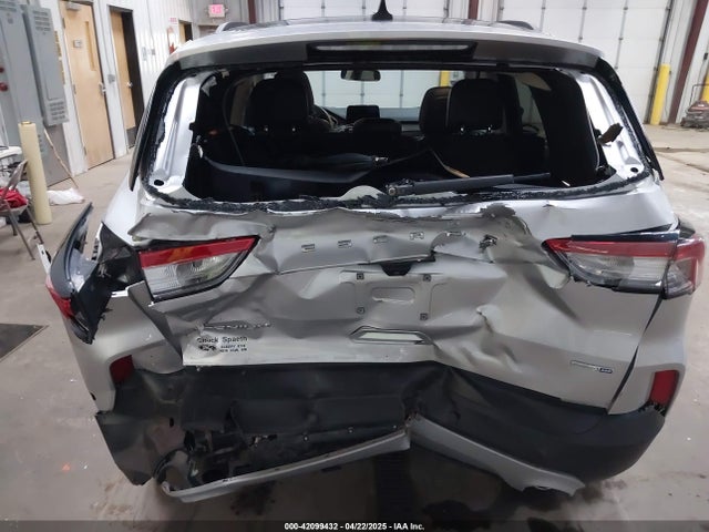1FMCU9J96LUB45412 Ford Escape Titanium