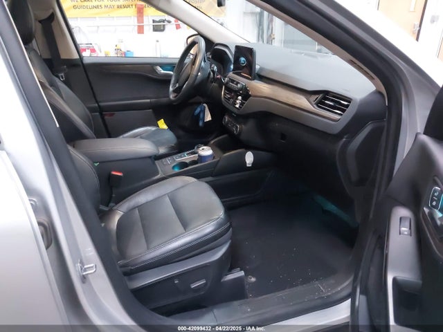 1FMCU9J96LUB45412 Ford Escape Titanium