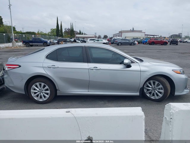 4T1B11HK3JU634099 Toyota CAMRY LE