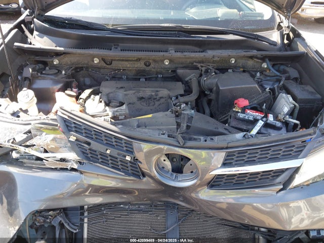 JTMZFREV3EJ004415 Toyota RAV4 LE