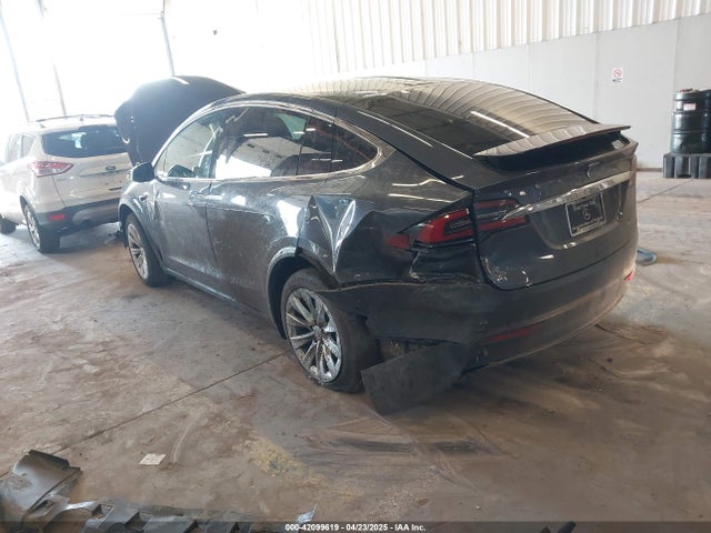 2020 TESLA MODEL X 5YJXCBE22LF261759 Photo 2