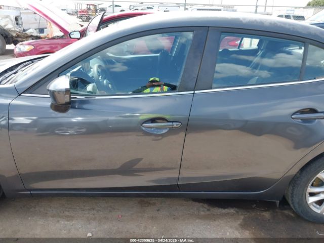 JM1BM1U78G1302747 Mazda Mazda3 I Sport
