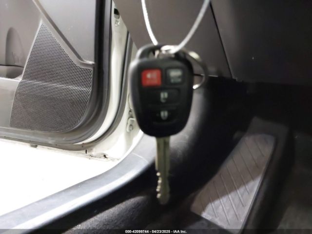 2T1BURHE7JC109709 Toyota COROLLA LE