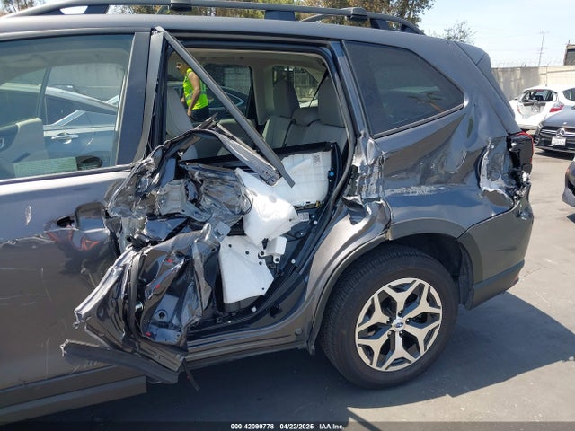 JF2SKAEC4PH521246 Subaru Forester Premium