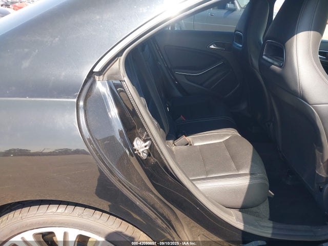 Mercedes-Benz m270 2019 WDDSJ4EB8KN715093 Image 8