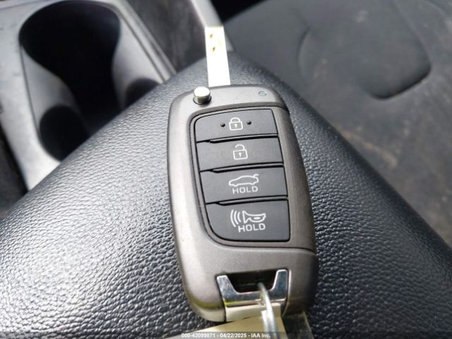 KMHLL4AG6MU072001 Hyundai ELANTRA SE