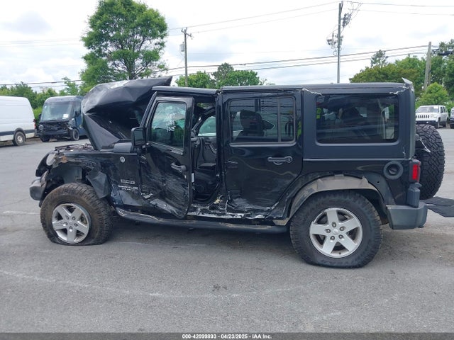 1C4BJWDG1GL288118 Jeep Wrangler Unlimited Sport