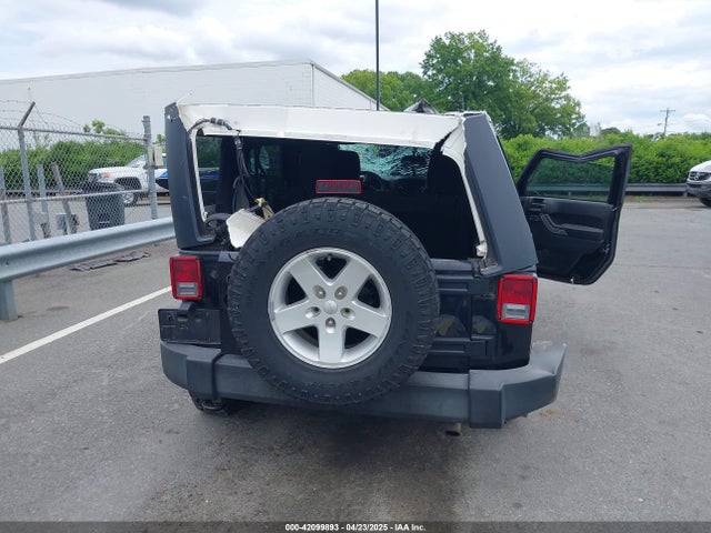 1C4BJWDG1GL288118 Jeep Wrangler Unlimited Sport