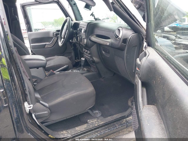 1C4BJWDG1GL288118 Jeep Wrangler Unlimited Sport
