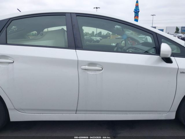 JTDKN3DU7F0483715 Toyota Prius Two