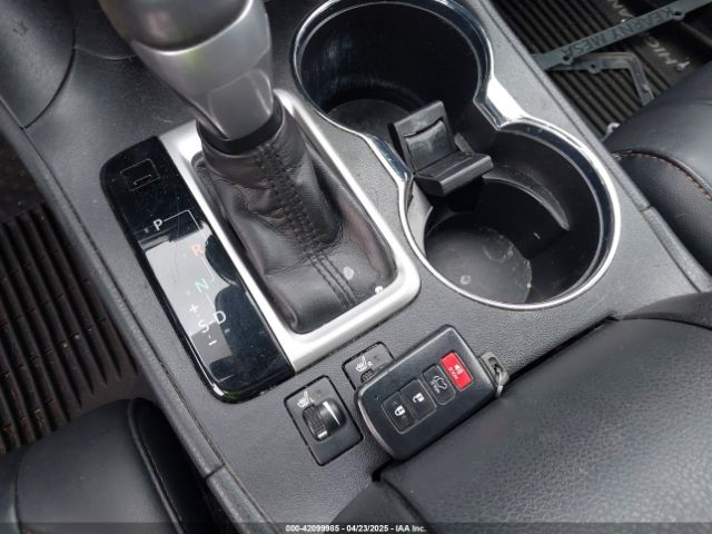 5TDKZRFH6KS350958 Toyota Highlander Xle