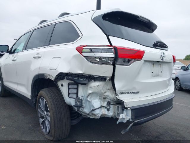 5TDKZRFH6KS350958 Toyota Highlander Xle