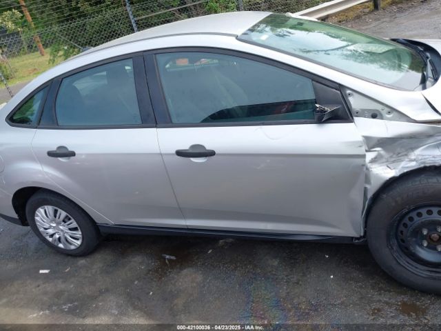 1FADP3E21HL241557 Ford FOCUS S