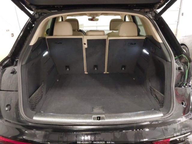 WA1CNAFY8J2144431 Audi Q5 2.0t Premium/2.0t Tech Premium