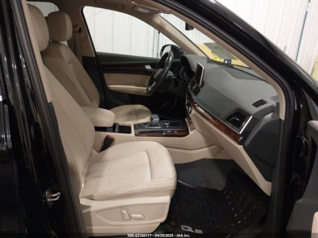 WA1CNAFY8J2144431 Audi Q5 2.0t Premium/2.0t Tech Premium