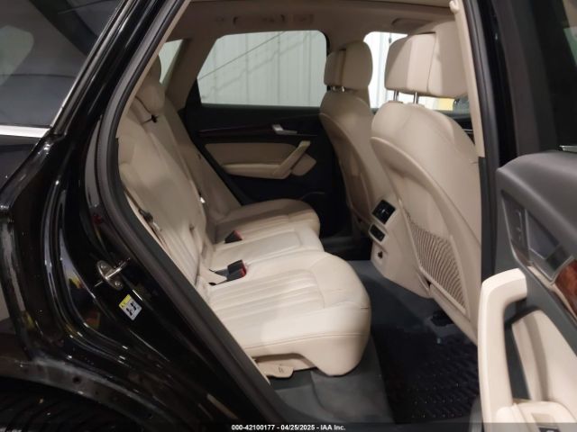 WA1CNAFY8J2144431 Audi Q5 2.0t Premium/2.0t Tech Premium