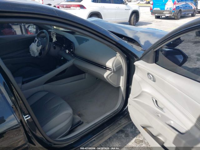 5NPLN4AG1NH067590 Hyundai ELANTRA SEL