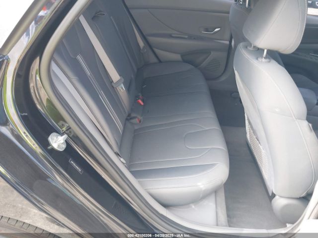 5NPLN4AG1NH067590 Hyundai ELANTRA SEL