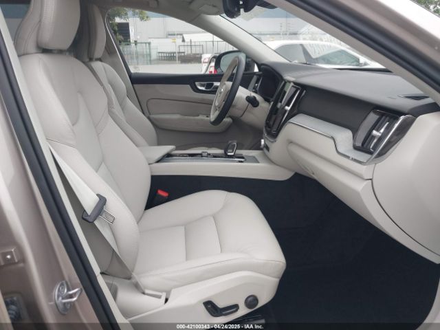 2025 VOLVO XC60 PLUG-IN HYBRID YV4H60RC7S1068305 Photo 4