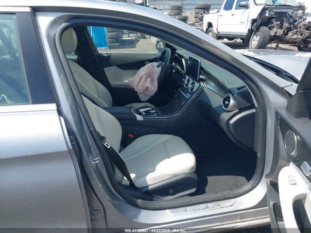 55SWF4JB3GU158133 Mercedes-Benz C-Class