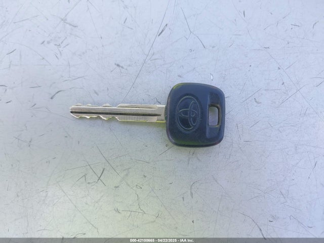 VNKJTUD33FA053390 Toyota YARIS L