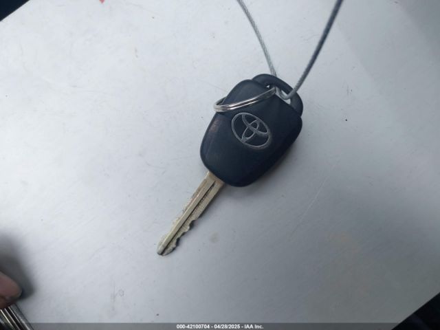 2T3BFREV4HW580568 Toyota RAV4 LE