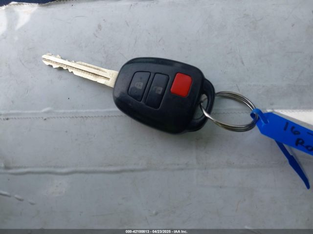 2T3BFREV7GW530858 Toyota RAV4 LE