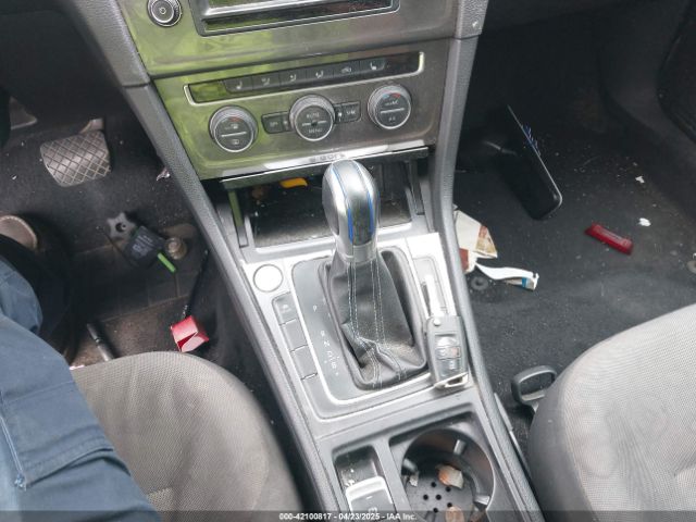 WVWKP7AU2GW915504 Volkswagen E-golf Se