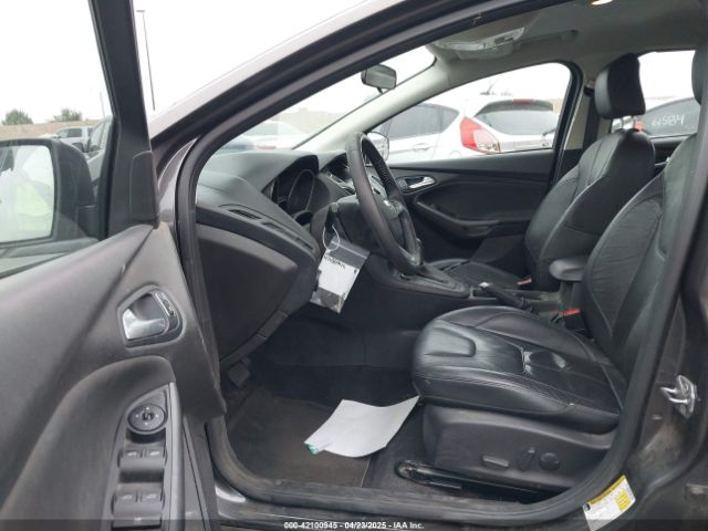 1FADP3K27FL387012 Ford FOCUS SE