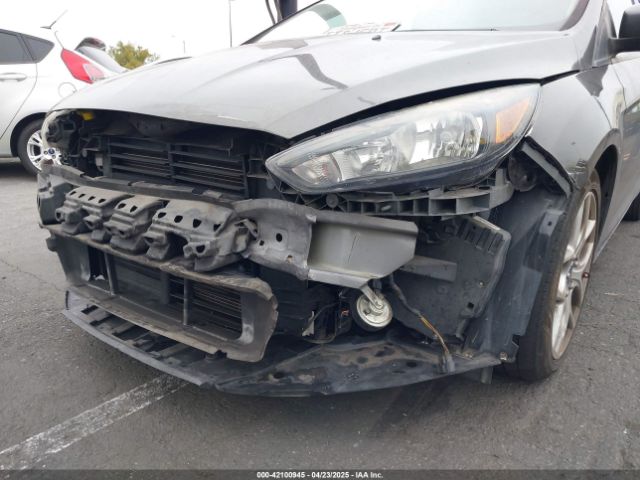 1FADP3K27FL387012 Ford FOCUS SE