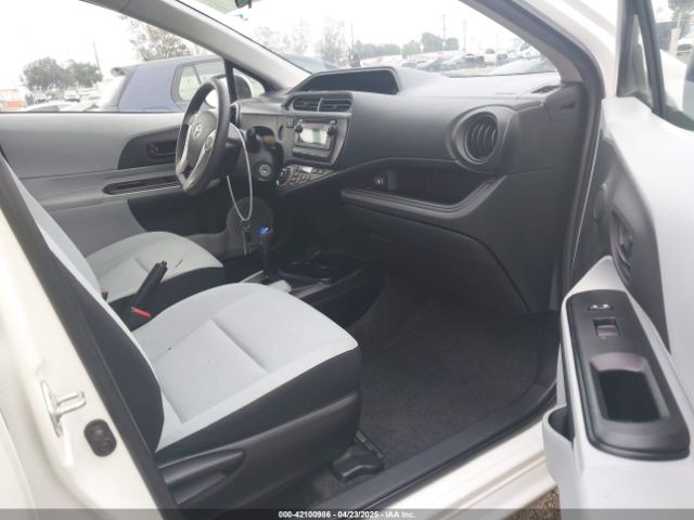 JTDKDTB37E1559827 Toyota Prius C One