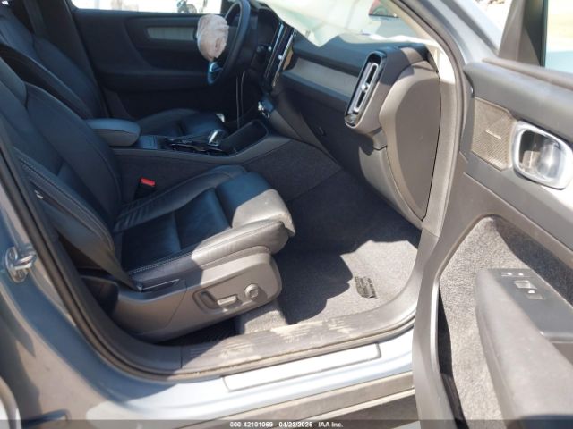 YV4L12UX9P2060819 Volvo Xc40 B5 Ultimate Dark Theme