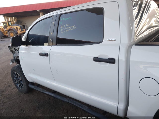 5TFDY5F1XJX710426 Toyota Tundra Sr5 5.7l V8