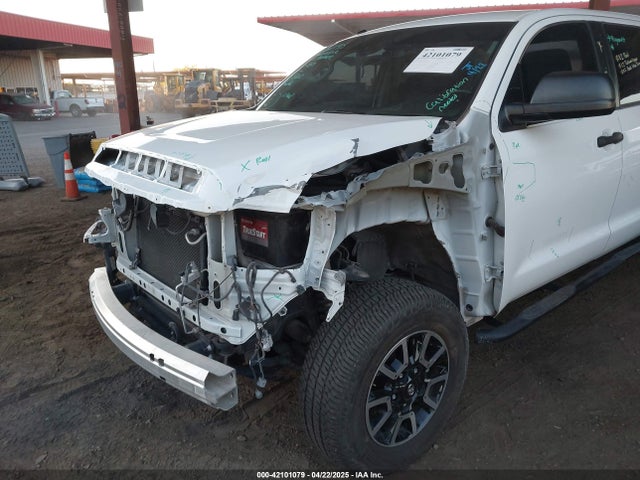 5TFDY5F1XJX710426 Toyota Tundra Sr5 5.7l V8