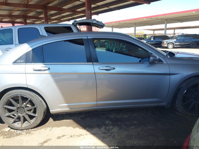 Chrysler 200 Touring 2014 1C3CCBBG7EN144847 Image 13