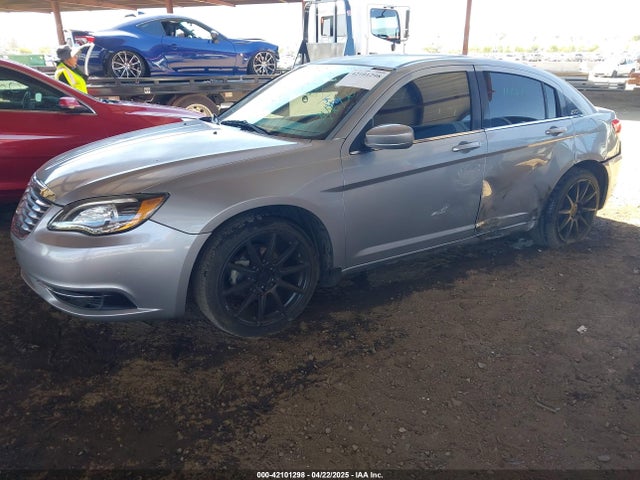 Chrysler 200 Touring 2014 1C3CCBBG7EN144847 Image 2