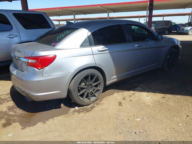 Chrysler 200 Touring 2014 1C3CCBBG7EN144847 Image 4