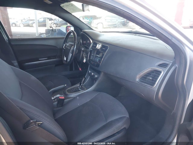 Chrysler 200 Touring 2014 1C3CCBBG7EN144847 Image 5