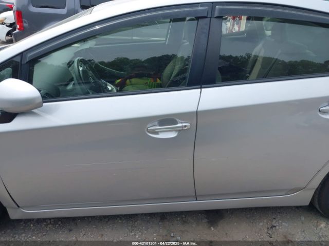 JTDKN3DU6E0368764 Toyota Prius Three