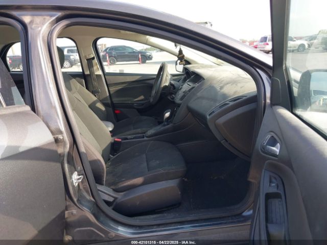 1FADP3F29HL220261 Ford FOCUS SE