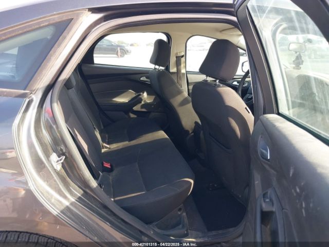1FADP3F29HL220261 Ford FOCUS SE