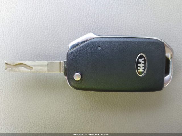KNDJ23AU8L7057222 KIA SOUL LX
